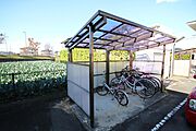屋根付き駐輪場あります