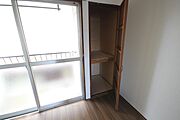 押入
