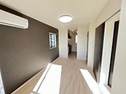 シルキーII 201 2階1LDKのリビング/ダイニング