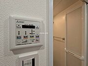 浴室乾燥機で雨の日の洗濯物を乾かせます。