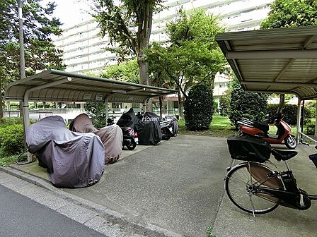 バイク置場。
