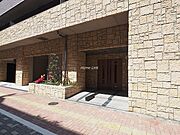 ターミナル駅の池袋駅からも歩ける距離で、山手通りおよび首都高速沿いの立地です。
