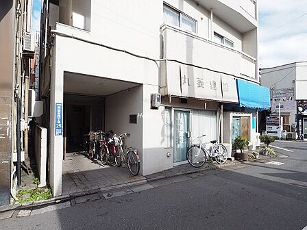 マンション敷地は「旧法地上権」です。定期借地権とは異なり、原則として更地返還義務はございません。