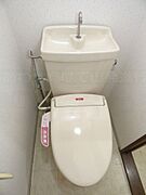 トイレ　※温水洗浄便座がある場合はサービス備品。