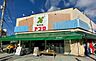 周辺：食品館アプロ北鶴町店まで150m 大正区にあるスーパーです！内装も最近リフォームされたのか、清潔感があります。私の一押しは惣菜コーナーのトンテキです！野菜は大阪産や貴重なキノコも置いており買い物が楽し