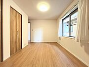 【洋室】穏やかな寛ぎを届ける上質仕様のゆとりある主寝室です！心豊かにできるプライベート空間となります