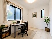●〇採光、通風が心地よいお部屋です。お子様部屋にも、お父さんの書斎にも、どんな目的でも心地よくお使いいただけるようなデザインになっている為、家族構成の変化にも柔軟に対応できます※家具はCG〇●