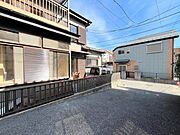 【外観】閑静な住宅地で子育て世帯の方はきっと喜んで頂ける環境。毎日のお散歩も快適な緑に恵まれたエリア
