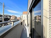 〇●【バルコニー】太陽の光と爽やかな風でお洗濯物は気持ちいいです。〇●