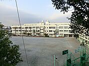 横浜市立上永谷中学校まで約700ｍ