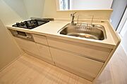キッチン用具がたっぷり入るキッチン。