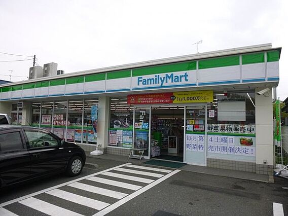 ファミリーマー...