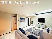 【リビング】明るい光と風が交差する大空間は約17帖。キッチンスペースとの一体感も考えた空間になりました。※家具等はCG合成です。