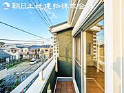 【バルコニー】日当りよく、心地良い風に吹かれてホッと一息ついてください。