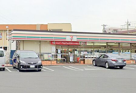 【セブンイレブン 座間相模が丘南店】1000m 駐車場がとても広いので駐車場所には困りません。店内も広いので品揃えが豊富です。