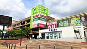 【アツギトレリス】2351ｍ　大きなゲームセンターでユーホーキッチャーなど沢山設置されております。広い駐車場もあります。フードコートやスーパーもあります。