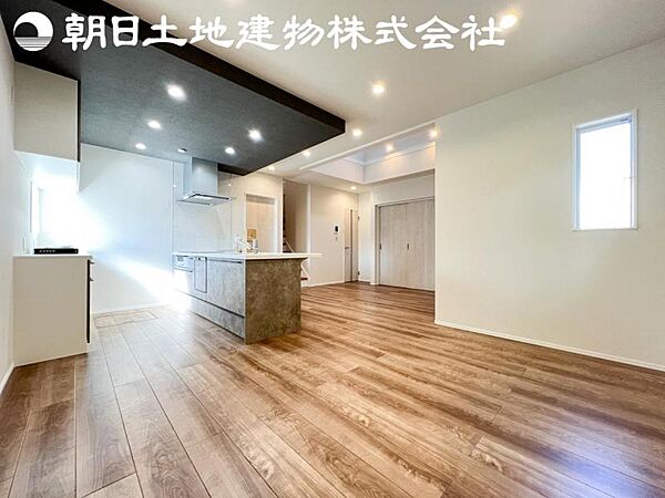 リビング/ダイニングを拡大表示