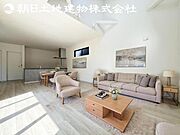 【リビング】静寂も喧騒も楽しめるご家族のお気に入りの大空間。いつまでもその場にいたくなる心地よさがご家族を繋げます。※家具等はCG合成です。