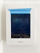 【モニター付きインターフォン】来訪者を映像で確認するシンプルな設備ながらセキュリティ効果はマル。