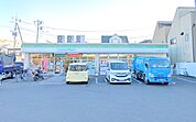 【ファミリーマート　サンズ相模台5丁目店】232ｍ　住宅街の中にひっそりと位置しています。駐車スペースも広く気軽にお買い物できる印象です。