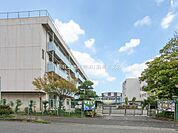 【海老名市立海西中学校】450ｍ　部活動が盛んです。駅から近く地域の人との交流も多いです。