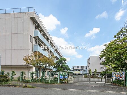 【海老名市立海西中学校】450m 部活動が盛んです。駅から近く地域の人との交流も多いです。
