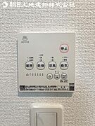 【浴室換気乾燥機】雨の日と花粉やPM2.5などで外に干せないときの便利な浴室乾燥機がついてます。