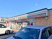 【セブンイレブン　厚木岡田4丁目店】286ｍ　店内がとてもきれいです。野菜なども売っているので便利です。