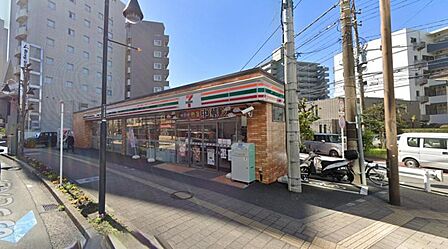 【セブン-イレブン 厚木中町3丁目店】298m 品揃えが良く、店内も綺麗です。店員さんの対応もよいです。