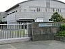 周辺：愛甲石田駅から徒歩15分です。綺麗で、給食や設備の良さは1番です。