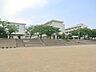 周辺：岡の上にある中学校です。 最寄の駅は、愛甲石田ですね。 この付近には成瀬の名が付いた学校があります。