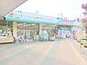 周辺：【よろずや　愛甲原店】530ｍ　地元野菜や魚介がいいです。お惣菜やお弁当もおすすめです。