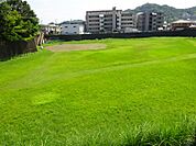 【毛利台スポーツ広場】1470ｍ　テニスコートが2面あります。トイレもあります。