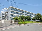 【綾瀬市立城山中学校】2250ｍ　城山公園など自然豊かな公園があります。先生方の対応も良いし、教育や部活動も力を入れています。地域の方との連携も取れているので安心できます。