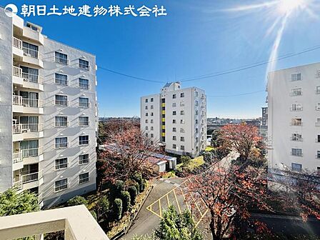 【バルコニーからの眺望】前面に高い建物がない為、開放感があります!