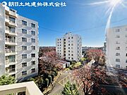 【バルコニーからの眺望】前面に高い建物がない為、開放感があります！