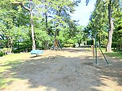 【座間公園】1640ｍ　座間神社の隣にある高台の眺めの良い公園です。