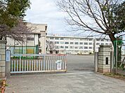 【海老名市立有馬中学校】2720m　海老名市でも市街地からは少し離れた場所にあるので、生徒たちも静かな環境で勉強出来ています。