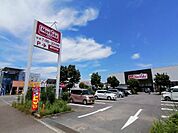 【マックスバリュ　厚木妻田店】1530ｍ　売場は広く食料品、生活雑貨、お弁当惣菜コーナーも充実してます。大型駐車場もあります。