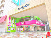 【イオン　厚木店】270ｍ　本厚木駅から5分の場所にあり、駐車場もあります。地下には食品、8階建てのフロアには衣類や日用品などがあります。