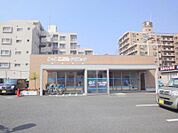 【こっここどもクリニック】670ｍ　診察も説明もとても優しく丁寧です。駐車台数も多数確保されているため、車内待機も可能です。