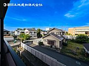 【バルコニーからの眺望】前面に高い建物がない為、開放感があります！