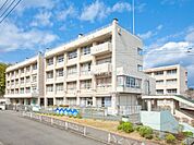 【厚木市立玉川中学校】1460ｍ　周辺環境が大変静かで、空気が美味しく、スポーツの部活動を行なうには良好の環境です。