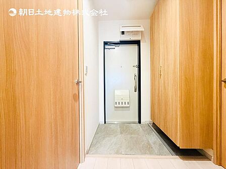 【玄関】収納もたっぷりあるので、靴がたくさんあっても安心!気持ちの良い朝は、毎日ここからスタートしていきます!