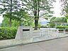 周辺：【もみじ公園】600ｍ　2階建てになっている公園で、上は遊具があり、下はグランドになっています。