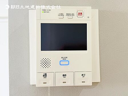 【モニター付きインターフォン】来訪者を映像で確認するシンプルな設備ながらセキュリティ効果はマル。最近は録画機能があるタイプも増え、留守中の訪問者も確認できます!