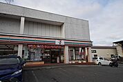 セブンイレブン草加青柳2丁目店 徒歩8分。 610m