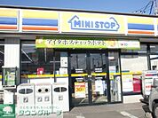 ミニストップ 徒歩8分。コンビニ 590m