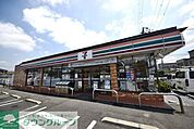 セブンイレブン草加吉町1丁目店 徒歩11分。 860m