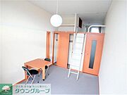 天井が高く開放的な室内です。